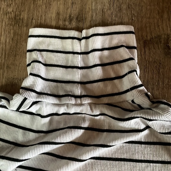 Striped black and white turtleneck - Picture 2 of 3